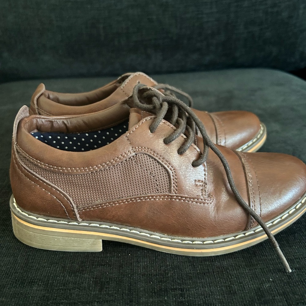 Steve Madden Brown Leather Oxfords with Contrast Sole